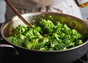 Bilim İnsanları Brokoli Pişirmenin Daha Sağlıklı Bir Yolunu BulduBasın Bildirisi
