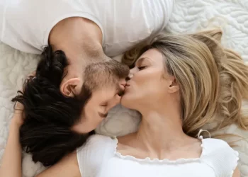 Öpüşmenin Kökeni: “Bakıcıların Son Öpücük Hipotezi”Basın Bildirisi